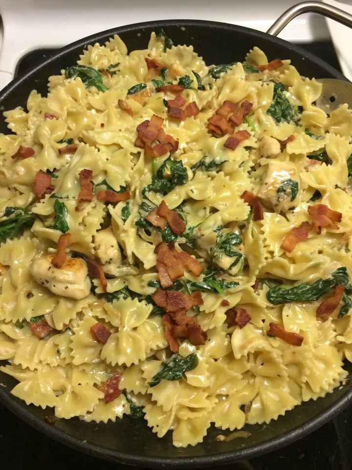 Chicken and Spinach Roasted Garlic Pasta w/ Bacon Cream Sauce|Milka Papricaさん