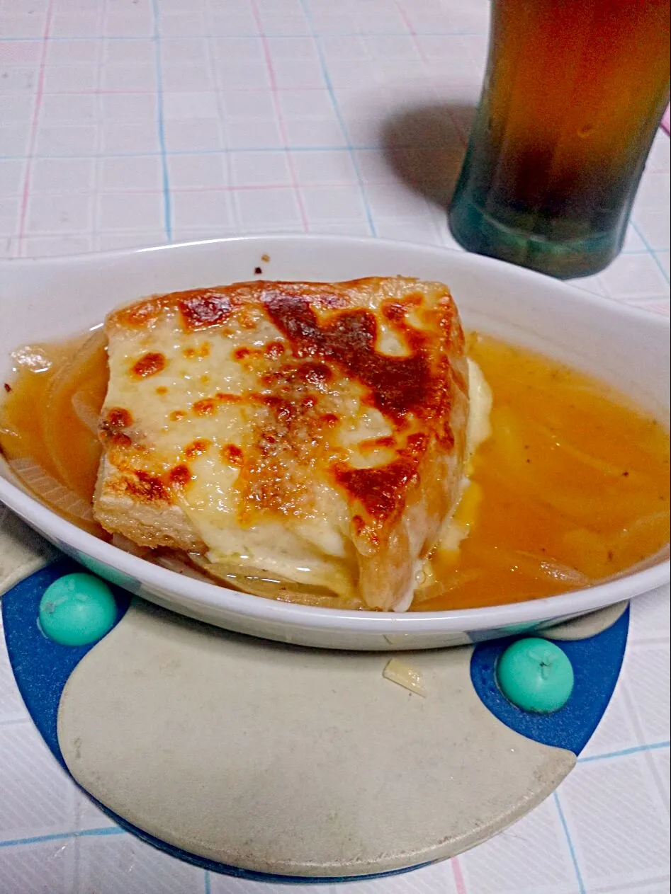 Snapdishの料理写真:トーストでオニオングラタンスープ|Kiyomiさん