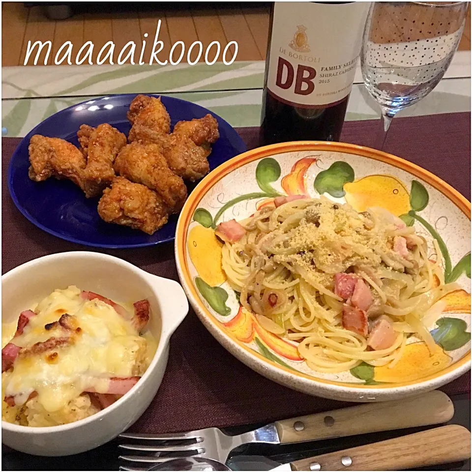 Snapdishの料理写真:ベーコンきのこのクリームパスタ🍄明太ポテトチーズ焼き🧀福岡土産華味鳥唐揚げ🍗|マイコさん