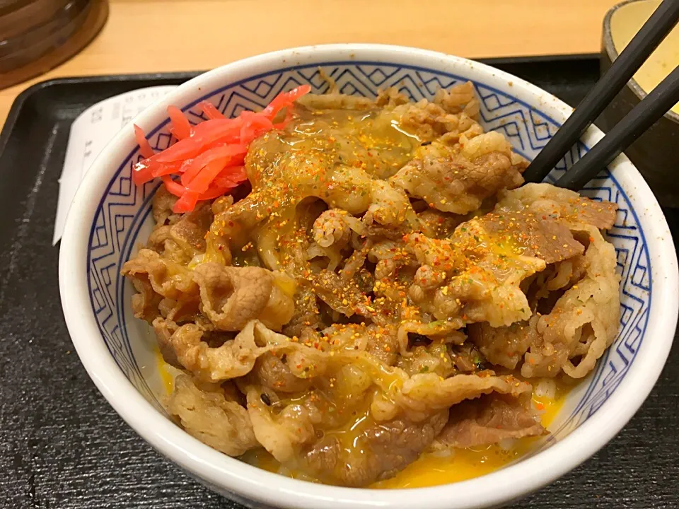 吉野家の牛丼   生卵トッピング|コージ💫さん