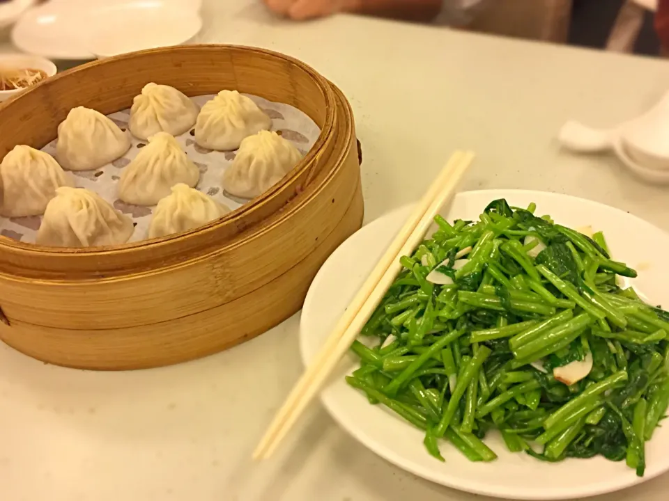 小籠包&空芯菜の炒め物|あやさん