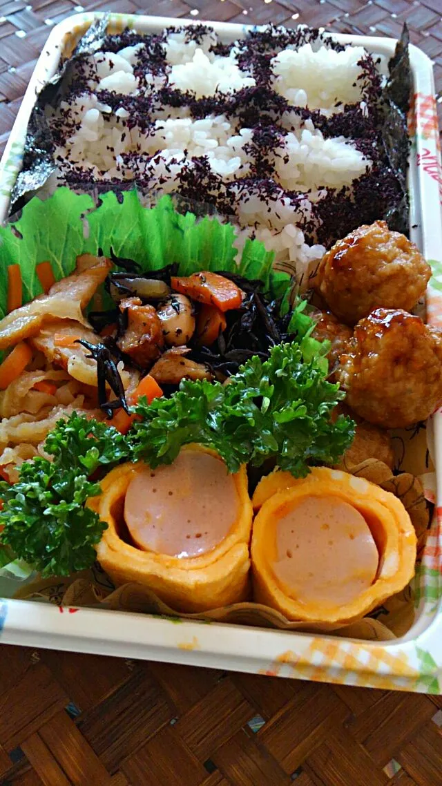 Snapdishの料理写真:#我が家の老人の昼うち弁当
                                                       使い捨てパック弁当😋🍴🍱♬*|kimikimi󾬍さん