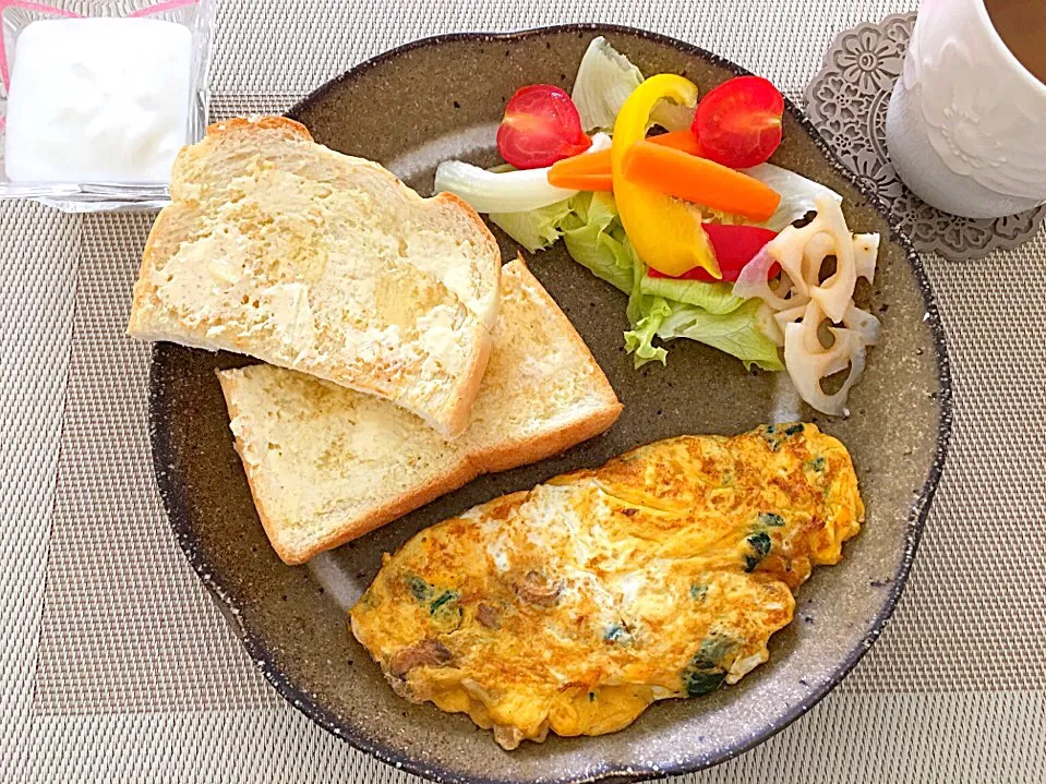 のんびり朝食✨甘めに漬けた蓮根甘酢漬けが美味しい😋|YummyKさん