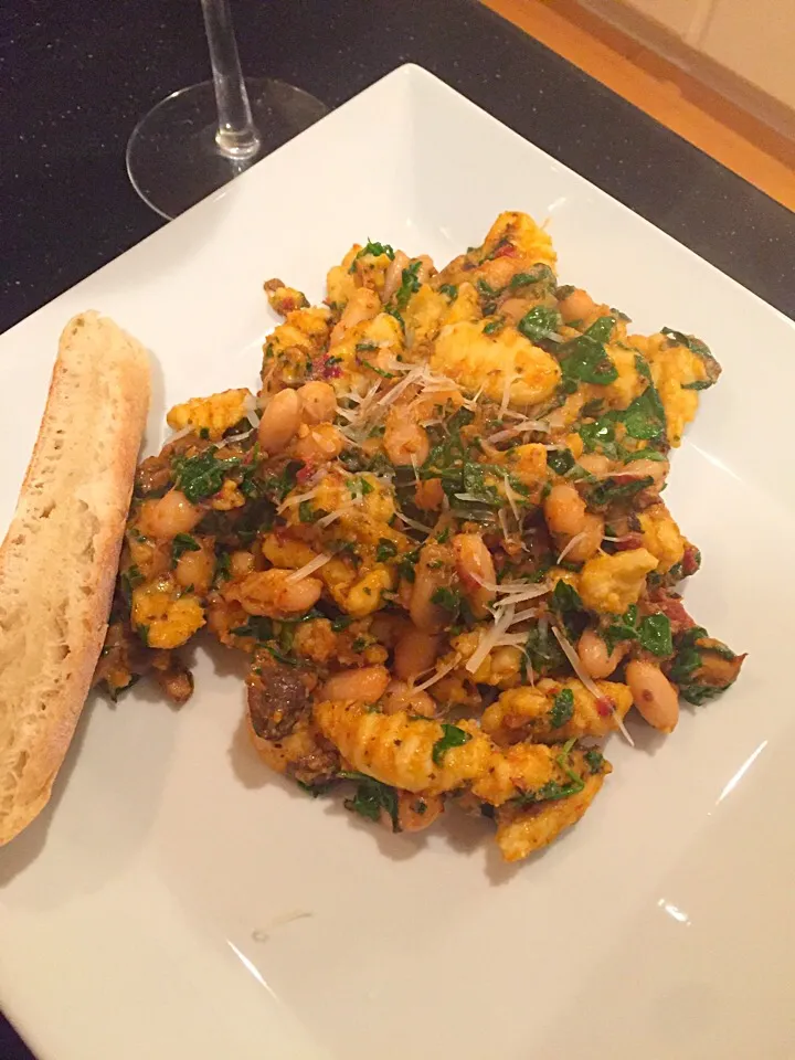 Snapdishの料理写真:Gnocchi with Spinach and Sun-dried Tomatoes|K Goodnessさん