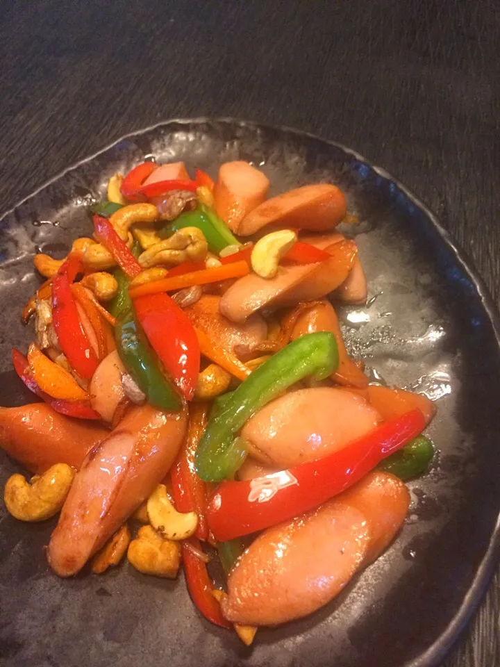 ไส้กรอกผัดพริก fried sausage with sweet pepper|SaSaさん