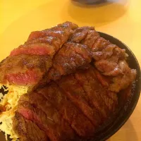 Snapdishの料理写真:ステーキ丼|megu.cafe0201さん