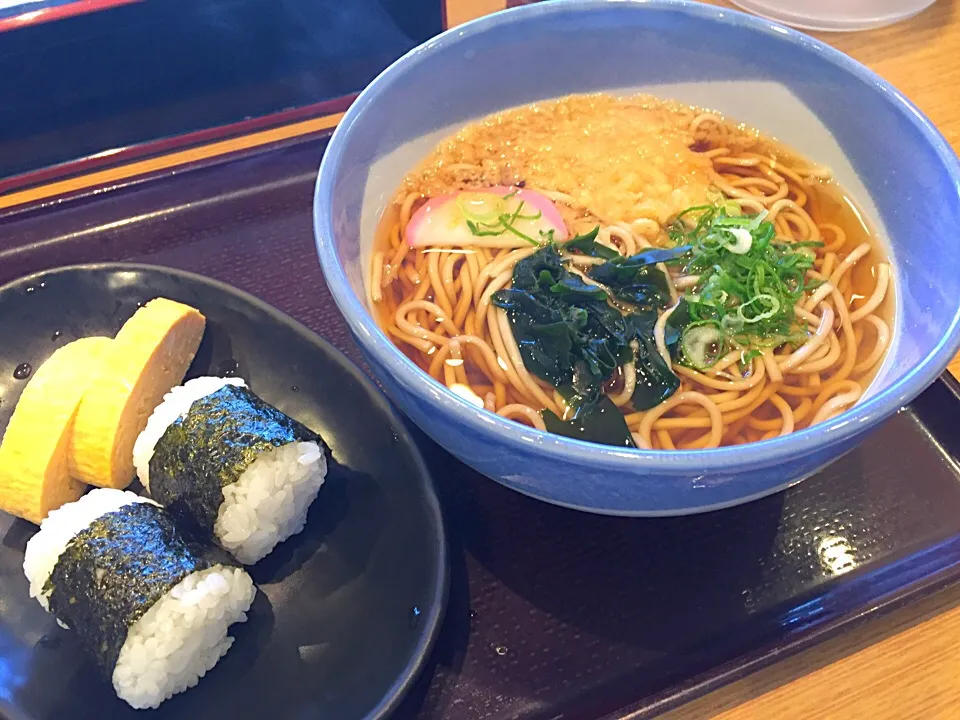 久々の阪急蕎麦🍜🍙付き😋………あ、また麺類だ💦|にゃあ（芸名）さん