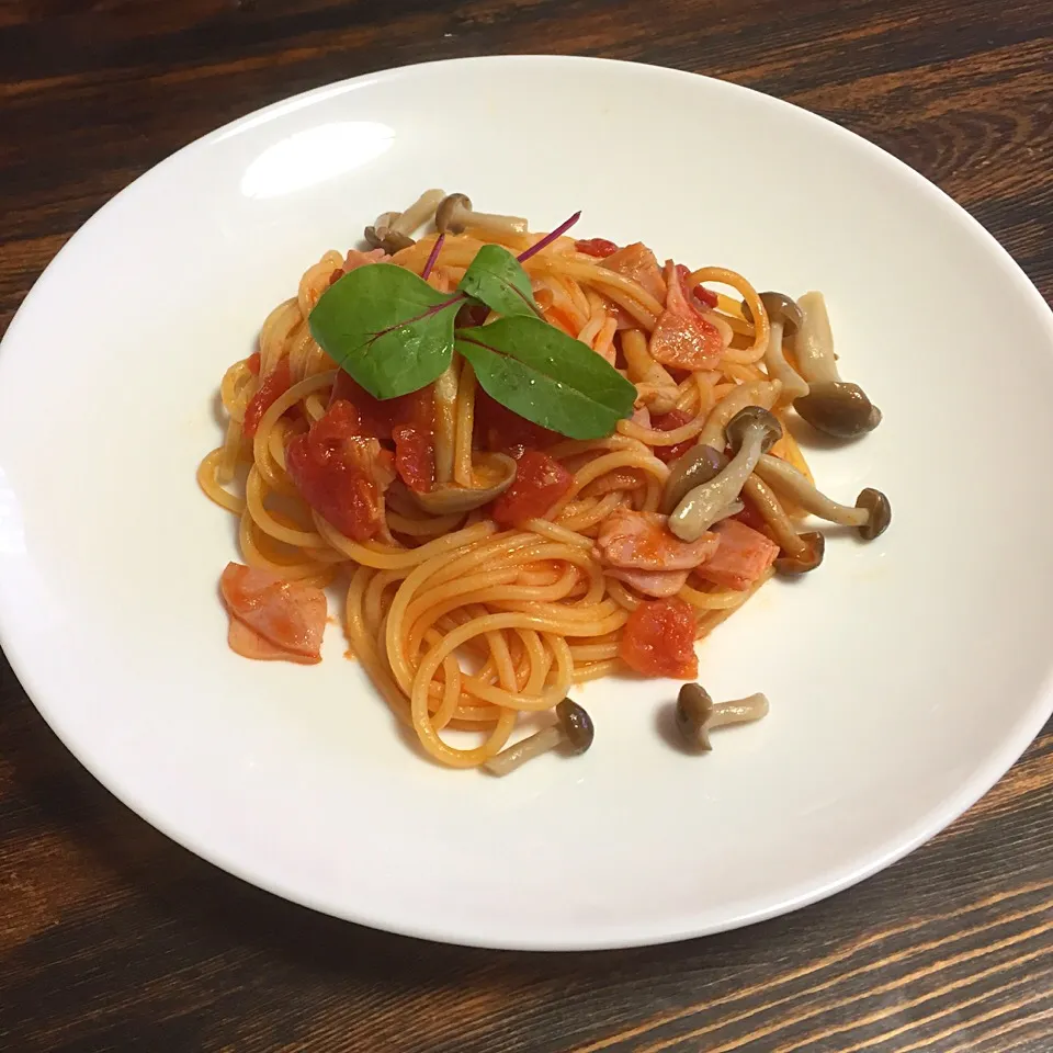 しめじとベーコンのトマトパスタ🍄🍅🍝|いしくん。（たまご王子🥚🐣🐥🐔）さん