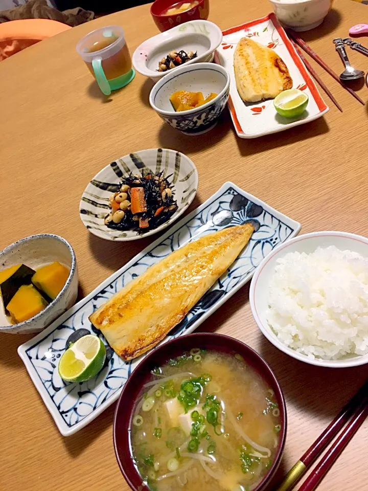 今日の夜ごはん🌙娘と２人で鯖の塩焼き定食〜🐟|acoyaさん