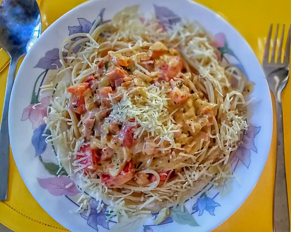 🍝 Spaghetti 🍝 Carbonara 
with dried and fresh tomatoes|Najeskaさん