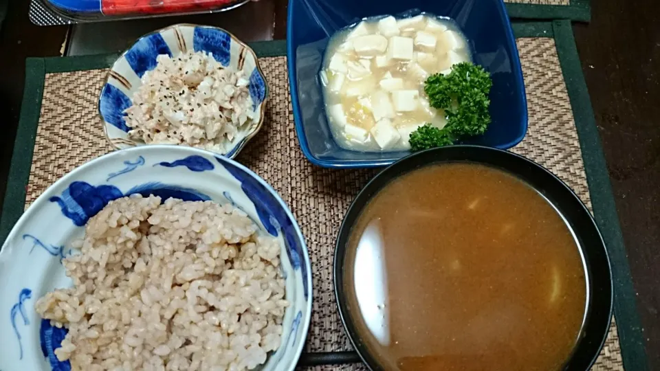 麻婆豆腐＆ツナ玉ねぎ＆なめこの味噌汁|まぐろさん