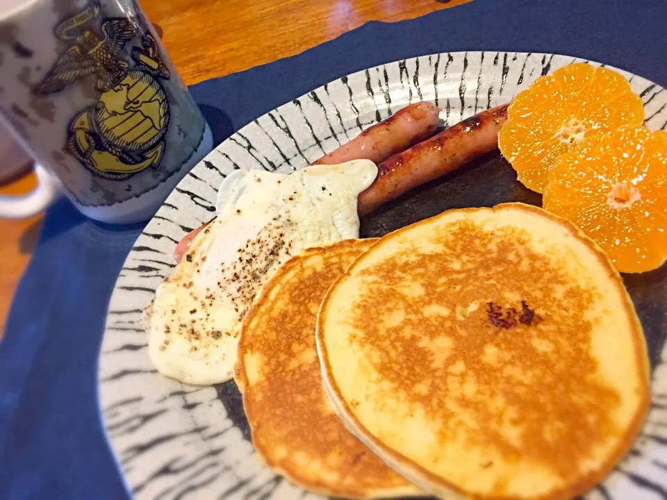 Sunday brunch.Pancake,sunny side up,lemon herb sausages and orange.|Sayaka Jinsenji Huletteさん