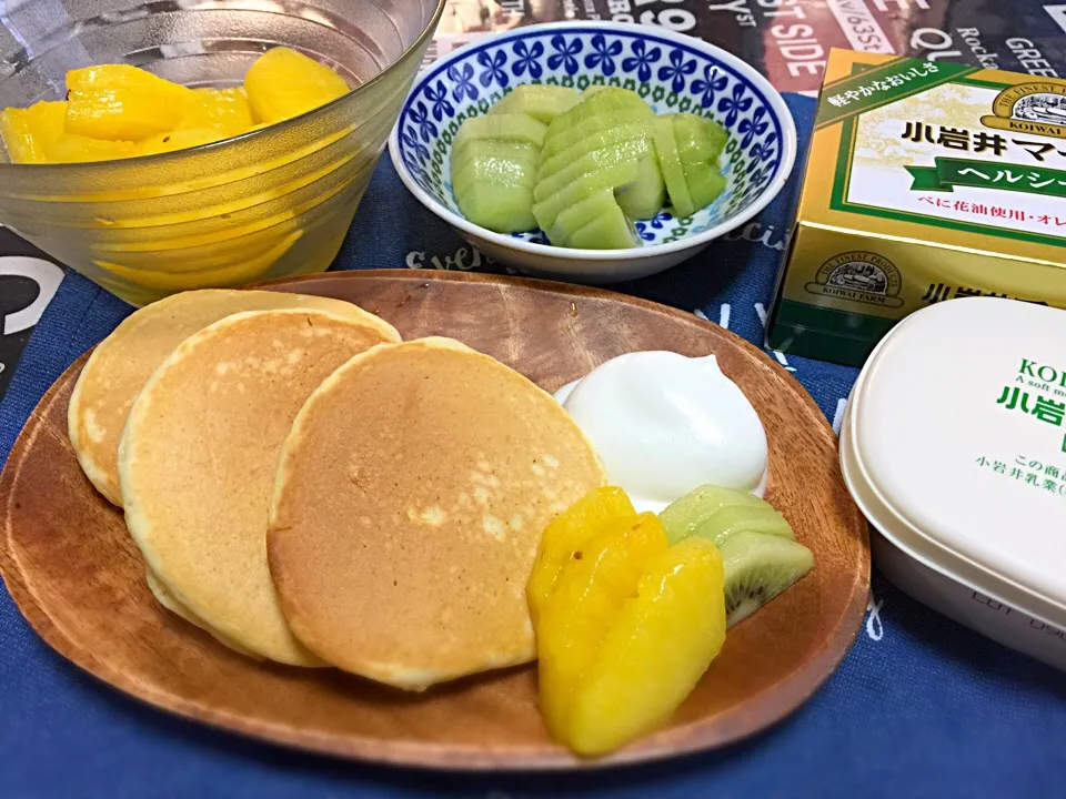 朝ごはんのホットケーキをヘルシーマーガリンとフルーツで💕|ゆいちゃんママさん