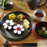 Snapdishの料理写真:#海苔巻かず な朝ごはん|mikiさん