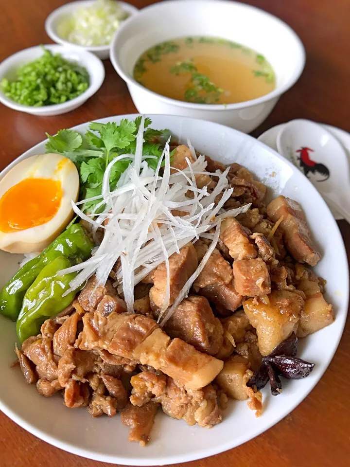 Snapdishの料理写真:めぐぴょんさんの料理 魯肉飯|アッチさん