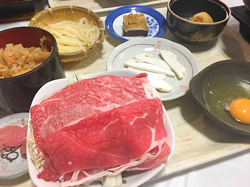 Snapdishの料理写真:飛騨牛と松茸のすき焼き御膳が今日のランチ(≧∀≦)|Seikoさん