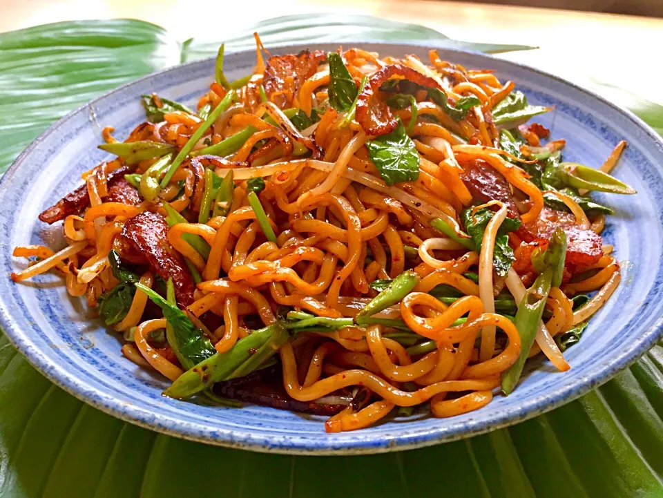 Snapdishの料理写真:揚げかまぼこと空芯菜の激辛オイスター焼きそば|Tomiko Muramatsuさん