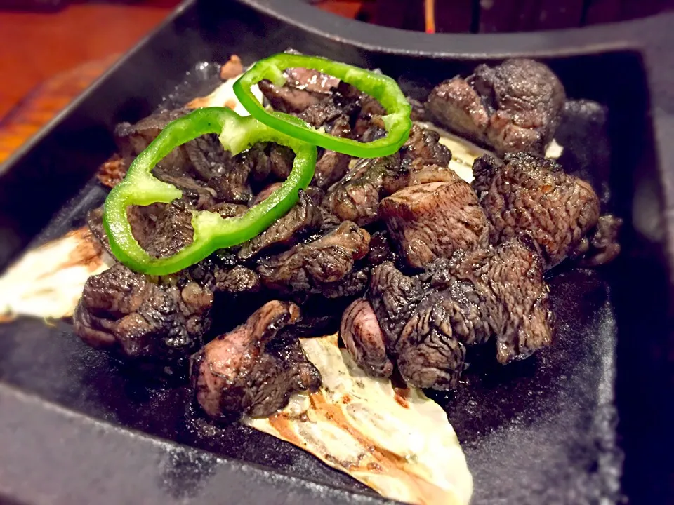 体内トリ濃度が下がりすぎてたので、地頭鶏炭火焼でトリ補給🐔口の中が幸せすぎる😋|にゃあ（芸名）さん