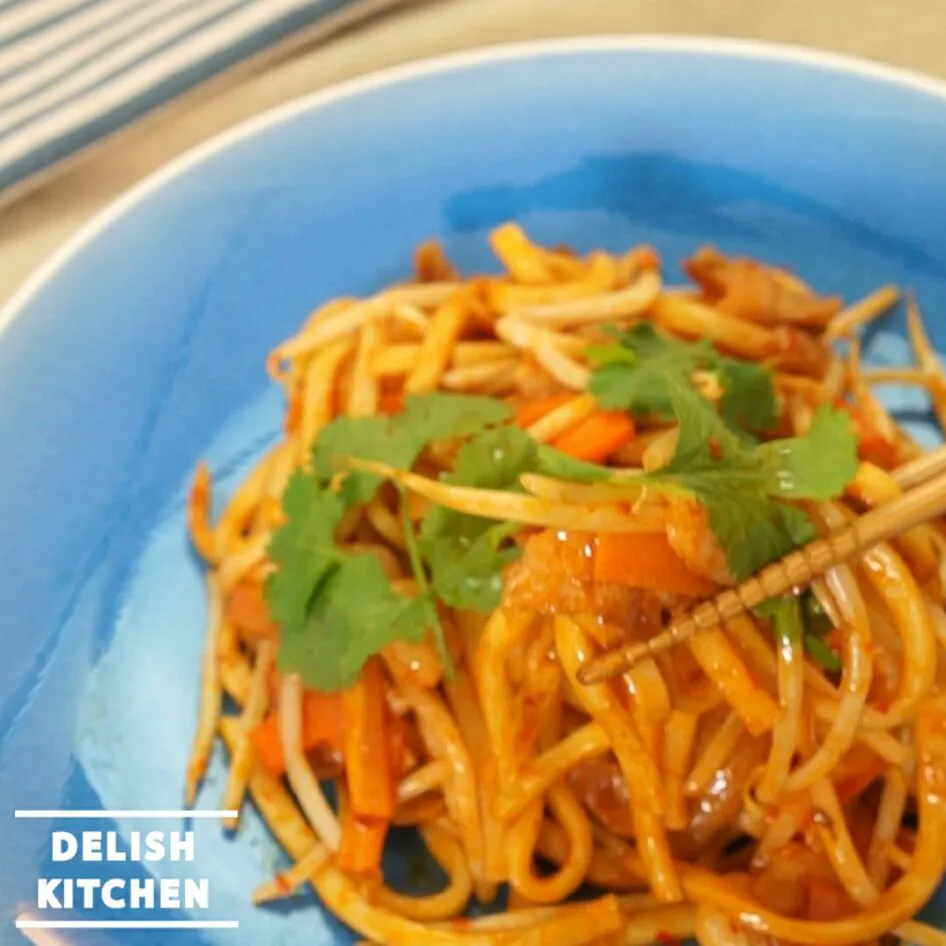 【動画】うどんパッタイ #delishkitchentv|DELISH KITCHENさん