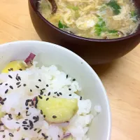 Snapdishの料理写真:さつまいもご飯とキノコのかき玉汁|ゆっちさん