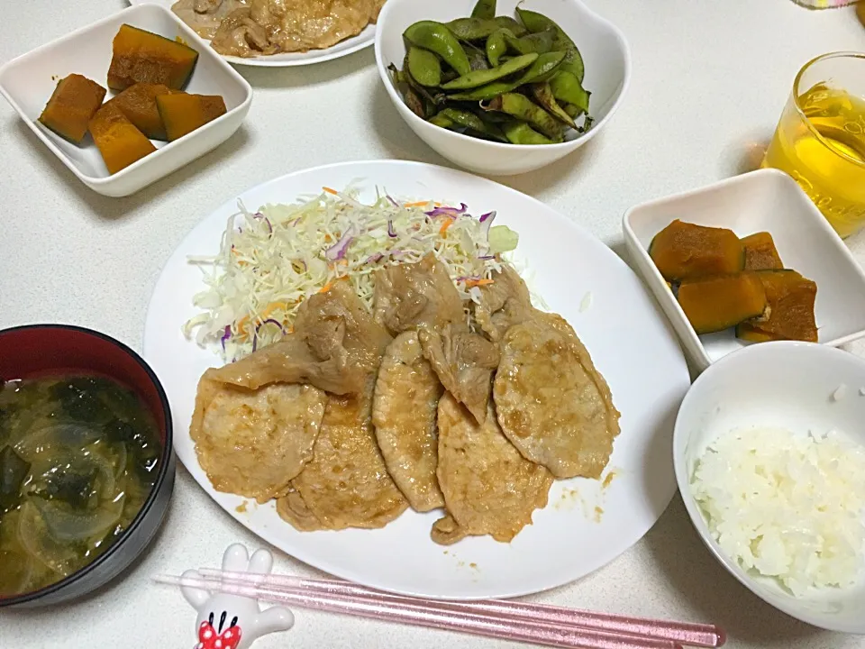 生姜焼き
味噌汁
カボチャの煮物
和食～💓💓|Rika Amanoさん