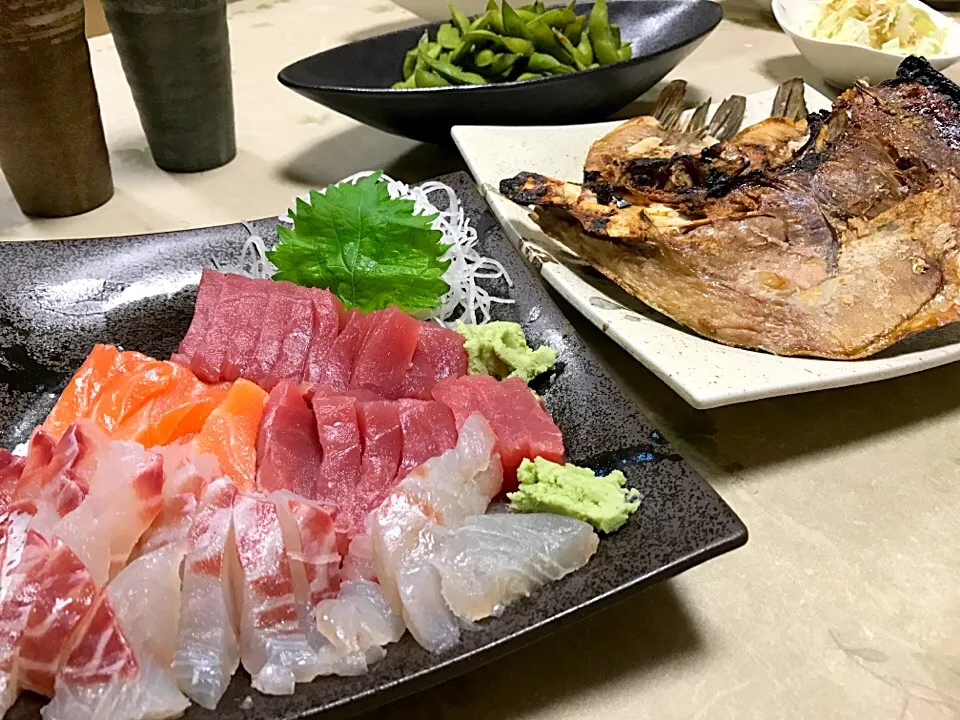 魚屋さんでゲットしたマグロのカマと盛り合わせメニュー❤️|makoさん