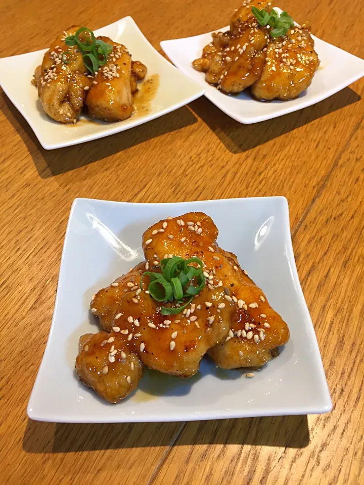 Snapdishの料理写真:焼き肉のタレでスタミナ照焼きチキンバー|まつださんさん