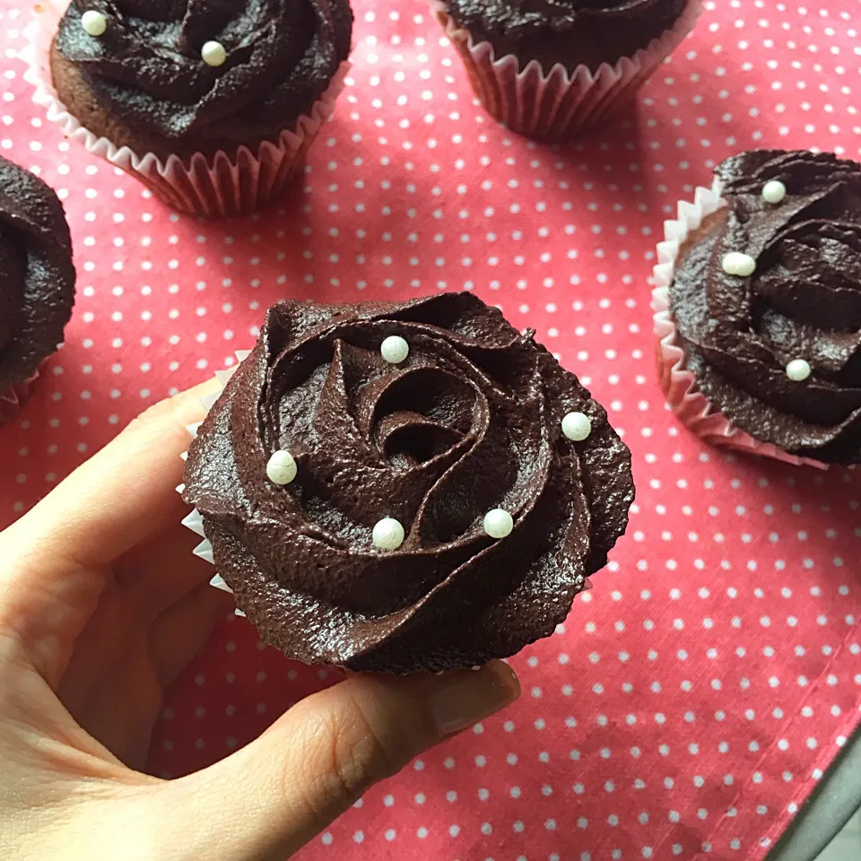 Black rosette banana & chocolate cupcakes|Trish Wongさん