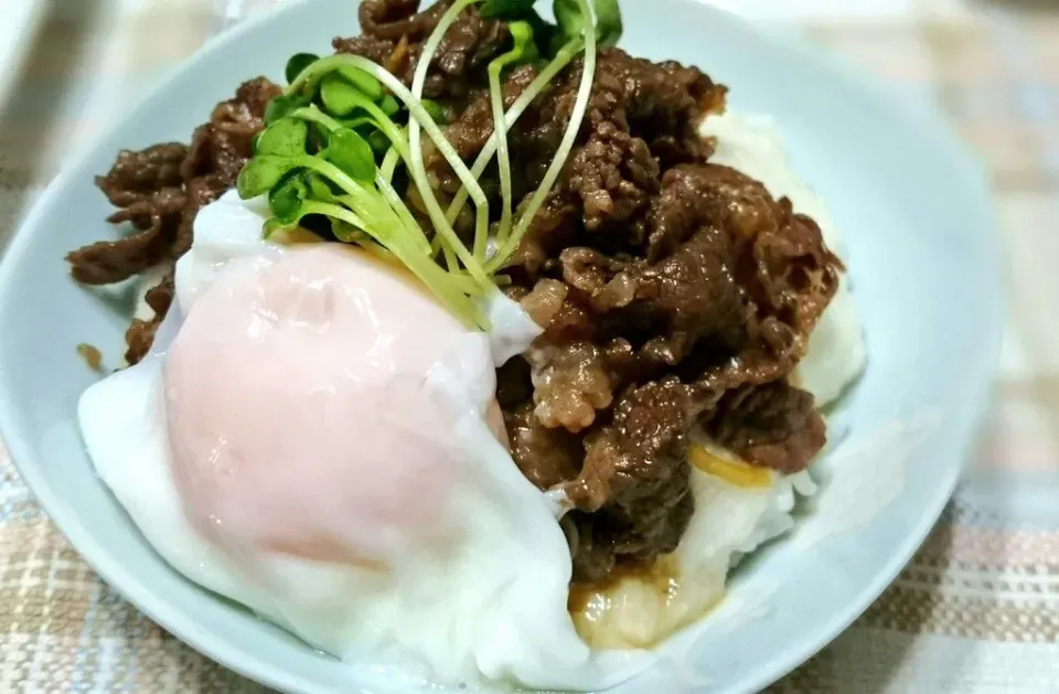 牛のしぐれ煮 温玉&とろろ丼|らんちゃんさん