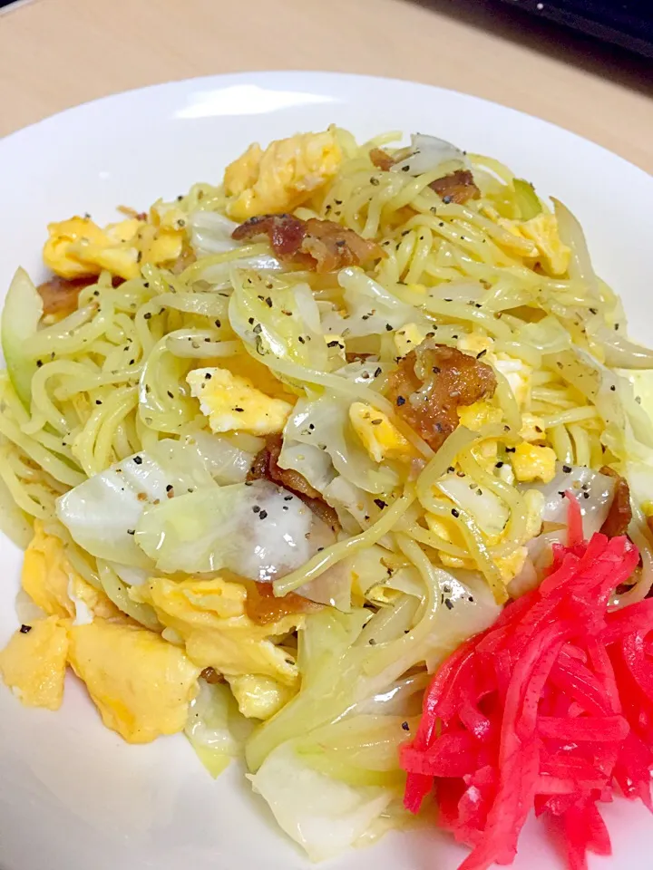 カリカリ豚肉と玉子の塩焼きそば|あぼちさん