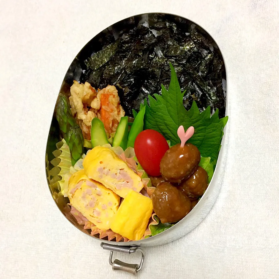 Snapdishの料理写真:海苔段々ごはん

ハム入り玉子焼き
ミートボール
人参の天ぷら
アスパラの塩茹で
プチトマト|Juneさん