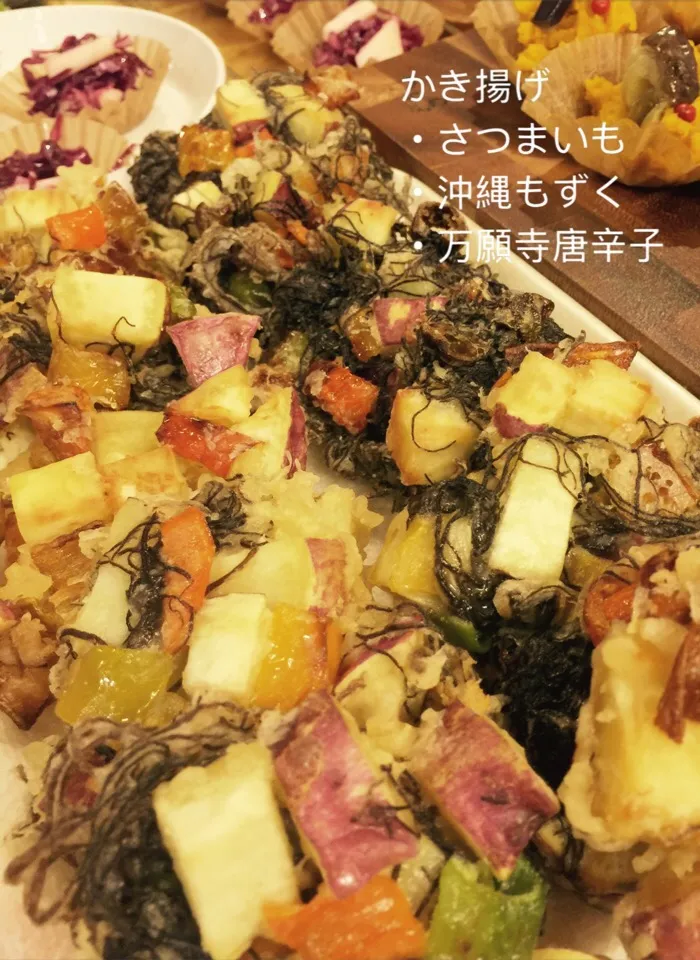 Snapdishの料理写真:収穫！さつまいもと万願寺唐辛子と沖縄もずくの天ぷら|おしぽさん