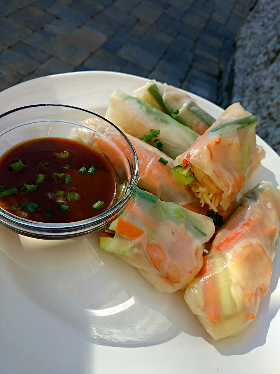 Homemade rice paper rolls with shrimp and veggie|paulaさん