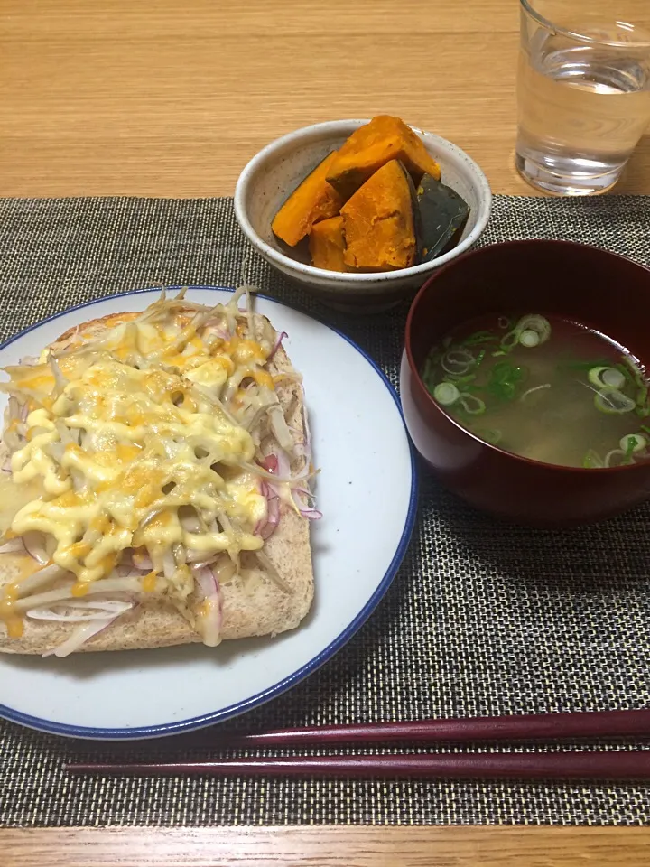 Snapdishの料理写真:・チーズトースト(ごぼう、オニスラ)
・かぼちゃ
・中華スープ|がんちゃんさん