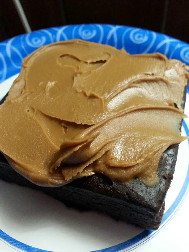 Snapdishの料理写真:vegan fudge brownie with biscoff cookie spread.|Polly Gelfusoさん