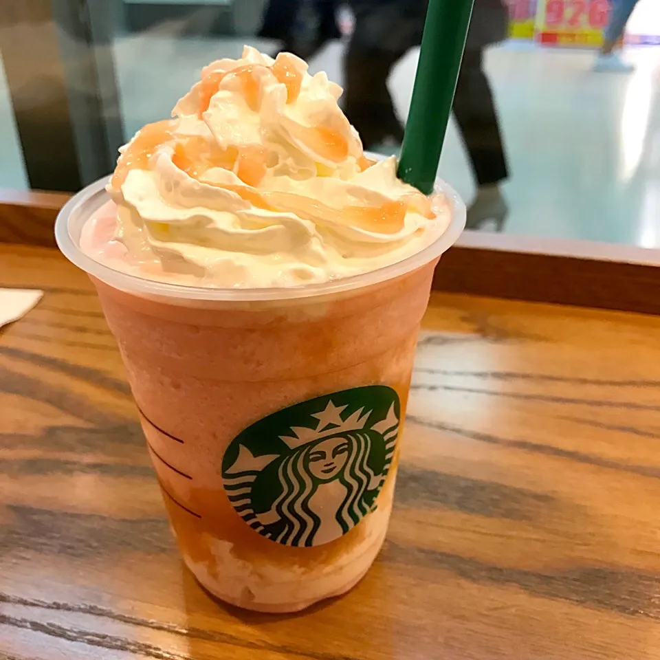 ネクタリンなんちゃらフラペチーノ(◍•ڡ•◍)❤|いつみさん