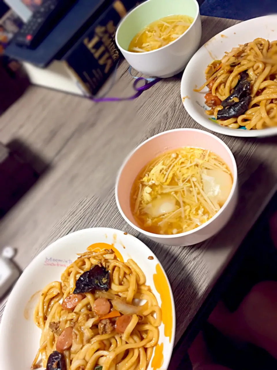 Snapdishの料理写真:水餃子入り中華スープ&焼きうどん☺️🙌💕|コアラままさん