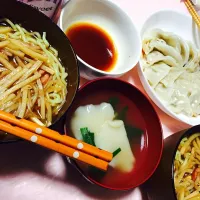 Snapdishの料理写真:酸辣湯麺、水餃子の鶏ガラスープ、餃子💓💓💓|コアラままさん