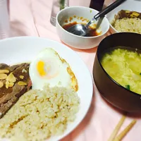 Snapdishの料理写真:ステーキ丼、ニラ玉スープ💕✨🍴🍗🍖|コアラままさん