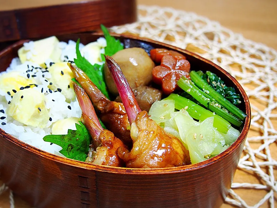 Snapdishの料理写真:🌾秋の行楽弁当🍁
栗ごはん / 谷中生姜の肉巻き / 根菜の煮物 / 隼人瓜の和風マリネ / 小松菜の胡麻和え|はらぺこあゆむし◡̈さん