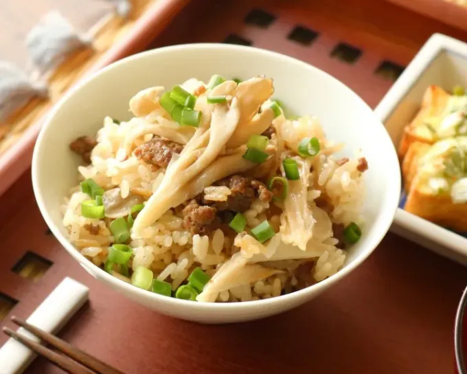 牛ひき肉と舞茸の炊き込みご飯|ハナマルキさん