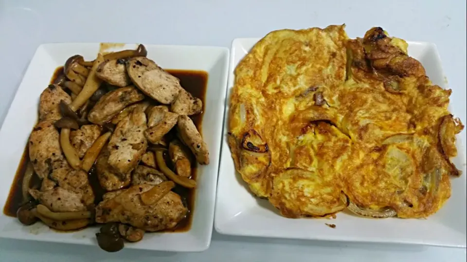 Simple dinner for 2 😜 Monday 17 Oct 
Onion fried egg & chicken fillet shimeiji with black pepper sauce 😋|🌷lynnlicious🌷さん