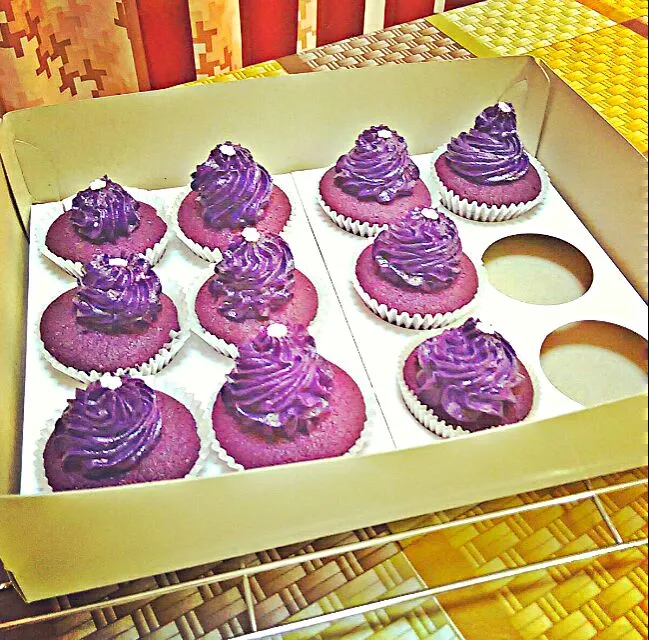 purple yam velvet cupcakes|Tezu Ropezuさん