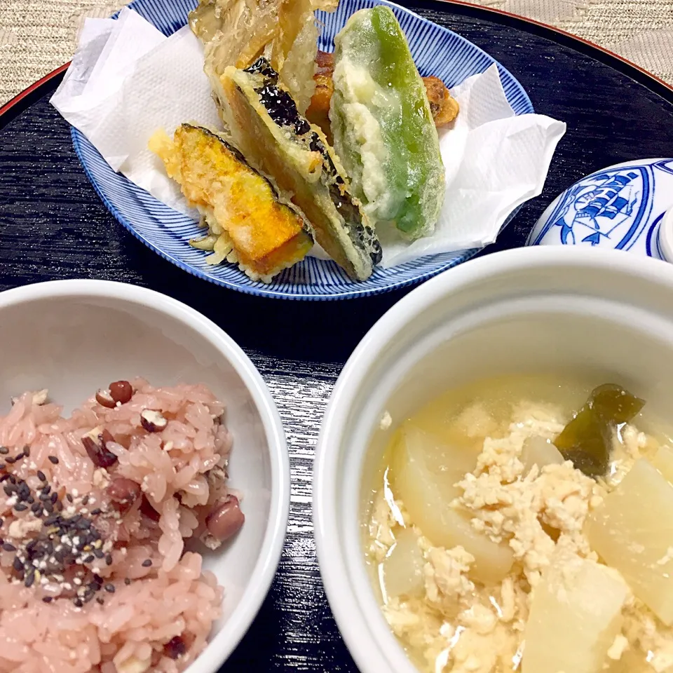 野菜の天ぷら
大根と鶏挽肉の炊き合わせ
お赤飯|まゆさんさん