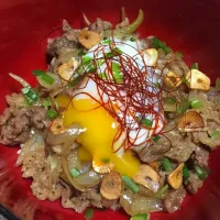 にんにくスタミナ牛丼温玉のっけ