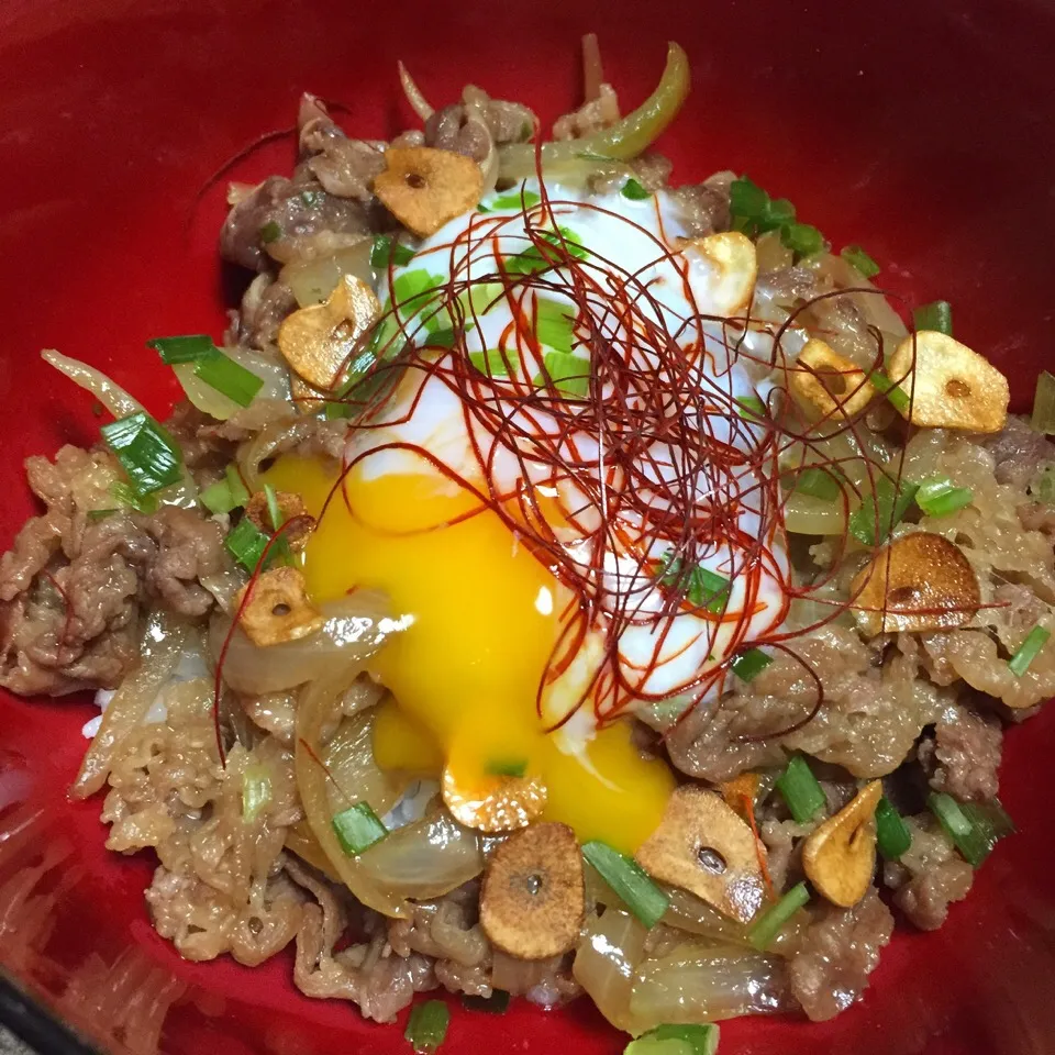 にんにくスタミナ牛丼温玉のっけ|カウンター嬢さん