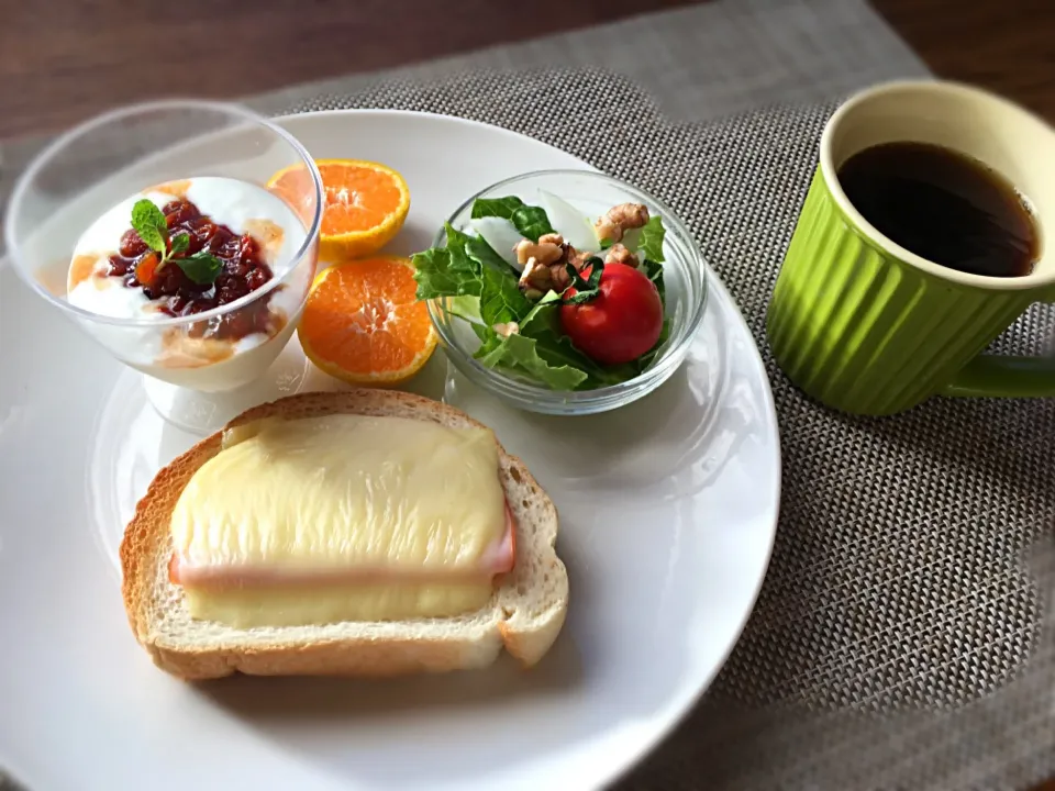 ハムチーズパンとマンデリンコーヒー|mikaさん