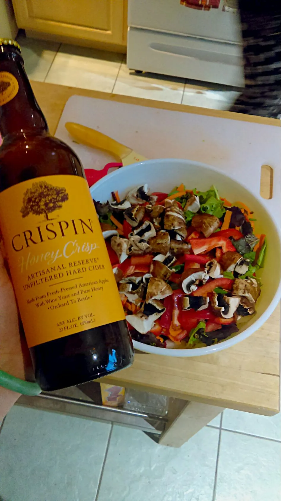 spring salad, mushrooms, red bell peppers, carrots, and red onions #Salad|Jeunesseさん