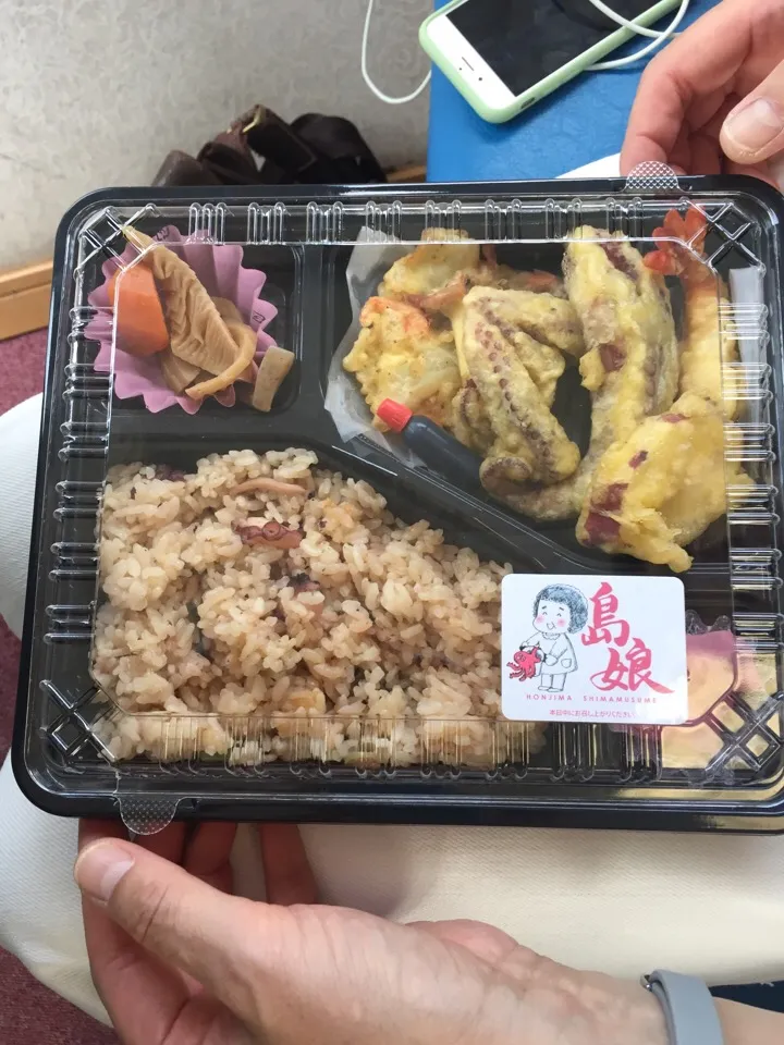 瀬戸内国際芸術祭2016にて、
本島で買った、
たこ飯お弁当|お家でbar!さん