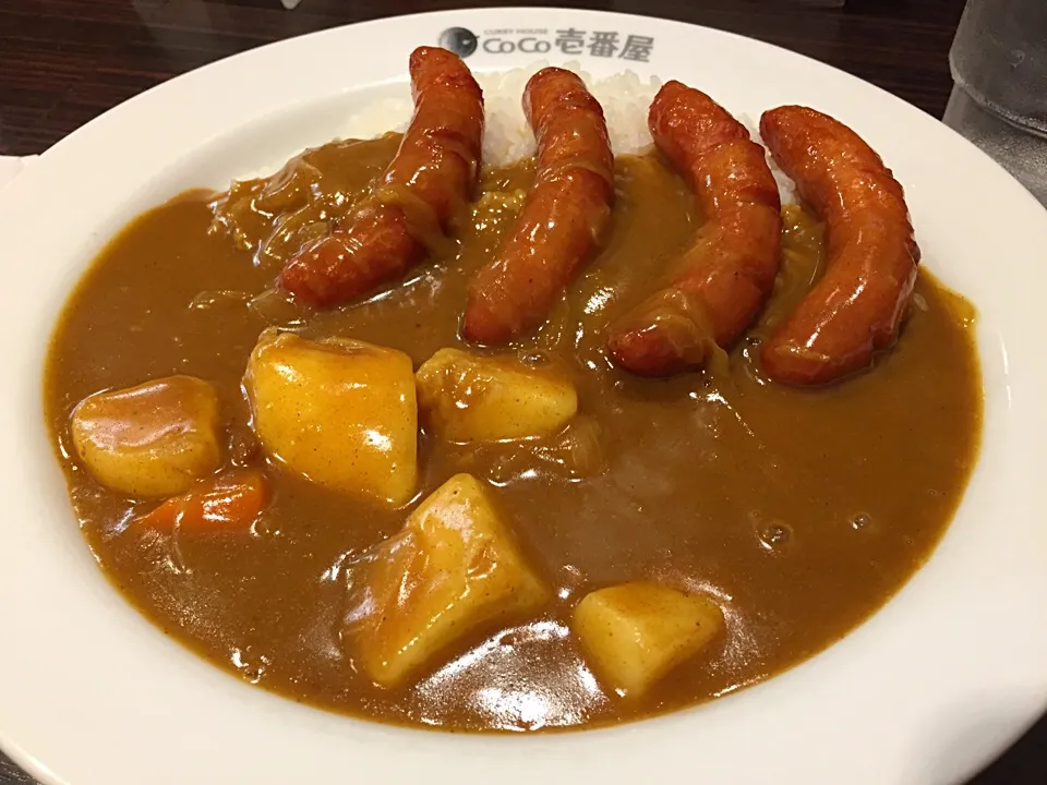 野菜カレーにソーセージ|マハロ菊池さん